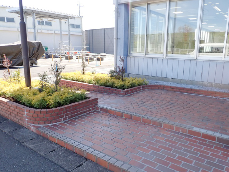 玄関周り 植栽リニューアル、作業後