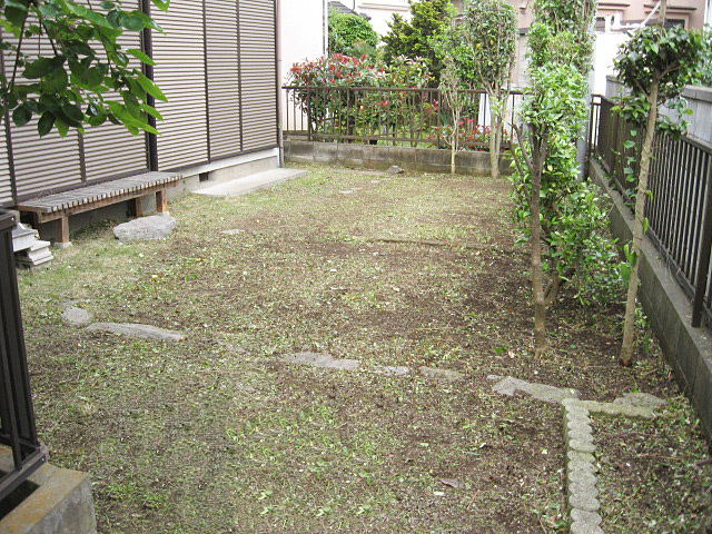 空き家物件のお庭　除草